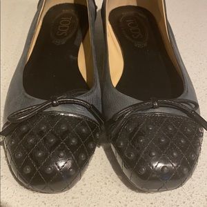 Tod’s Gray and Black Leather Ballerina Flats
